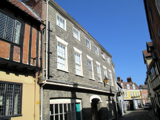 Mathematical tiling (false brickwork) in Norwich – tour on mathematical tiles and their use